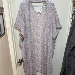 LC Lauren Conrad Pink and Gray Floral Kimono